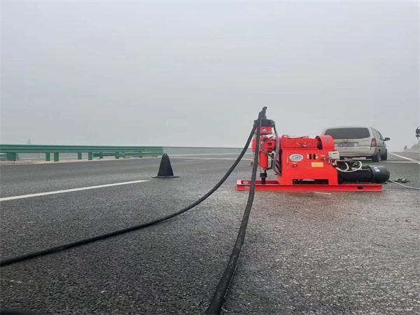 钦南马路路基路面开裂下沉注浆加固灌浆