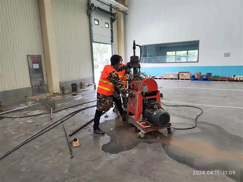 钦南厂房地面下沉塌陷注浆加固施工